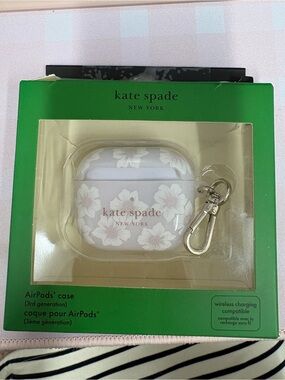 kate spade New York Floral White AirPods Case (3rd Gen)